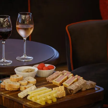 Otel Le M & Honfleur