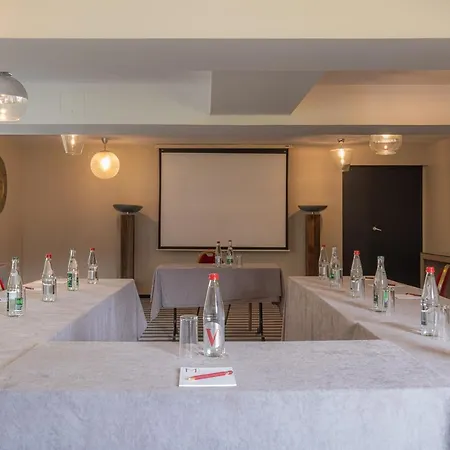 Otel Le M & 3*