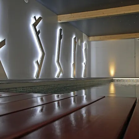 Otel Le M &